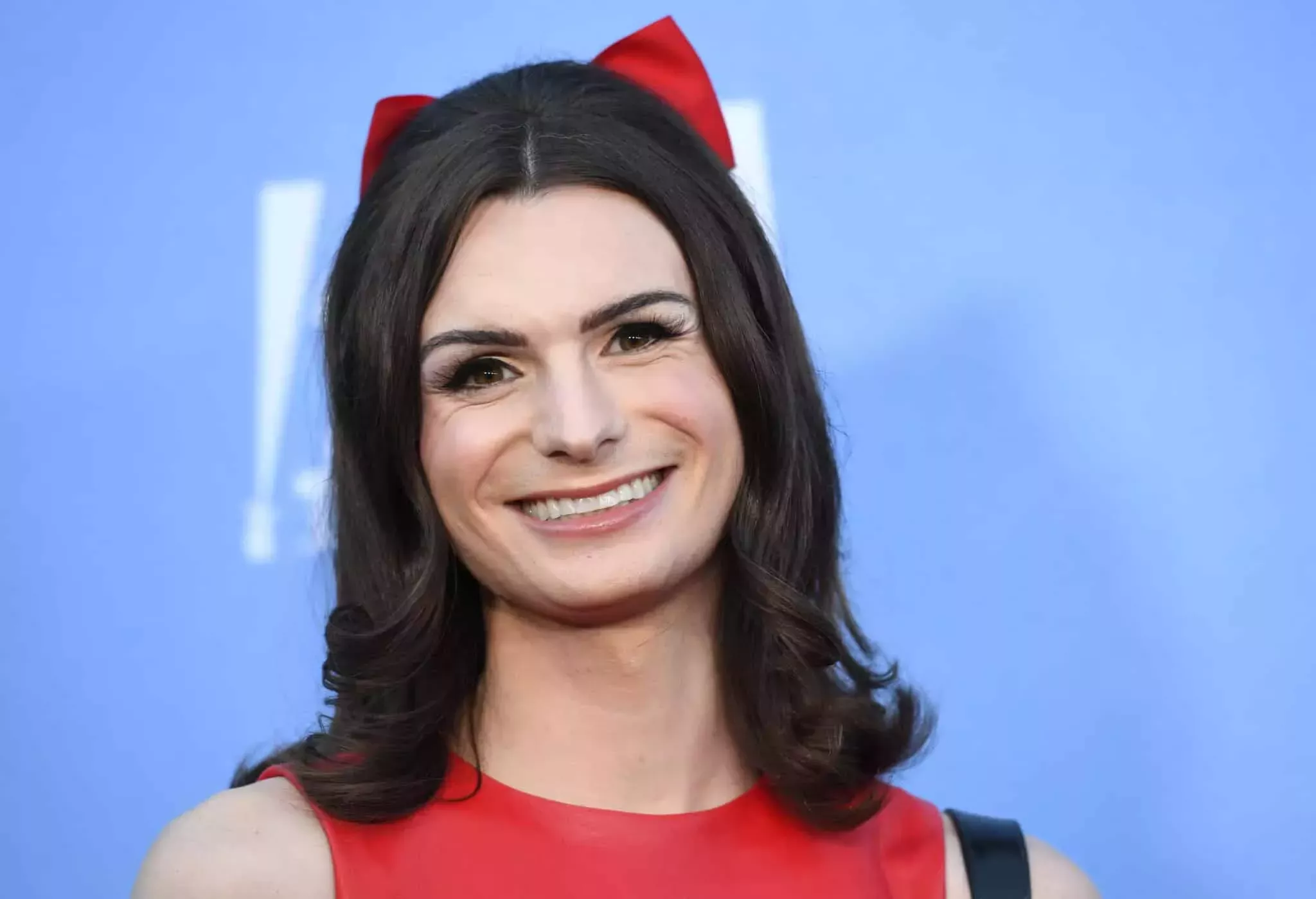 Ulta Beauty es bombardeada con odio transfóbico por un vídeo con la estrella trans de TikTok Dylan Mulvaney