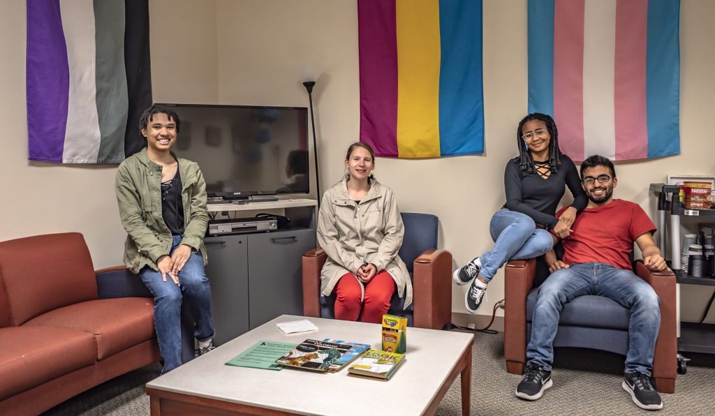 Una Universidad pone en marcha un "armario LGTB+ solidario"
