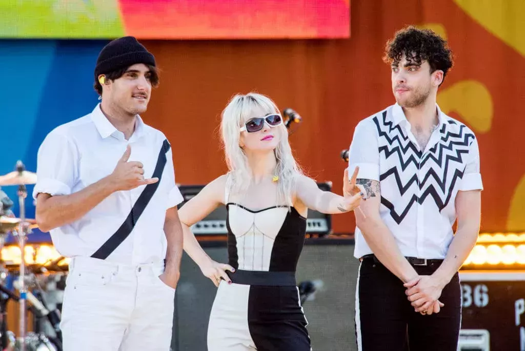 Zac Farro, batería de Paramore, reflexiona sobre los viles comentarios homófobos de su ex compañero de banda y hermano