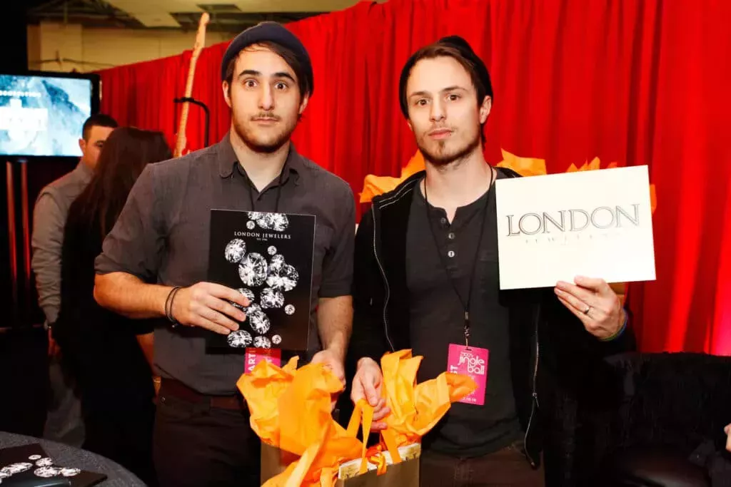 Zac Farro, batería de Paramore, reflexiona sobre los viles comentarios homófobos de su ex compañero de banda y hermano