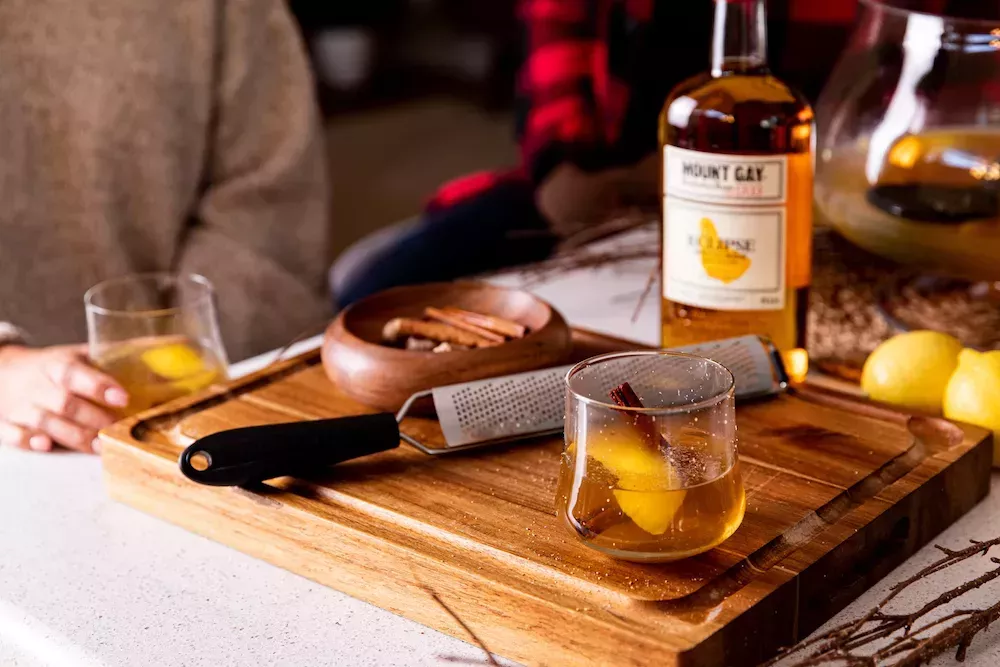 Deliciosos c&oacute;cteles navide&ntilde;os para tomar con los amigos y la familia esta temporada