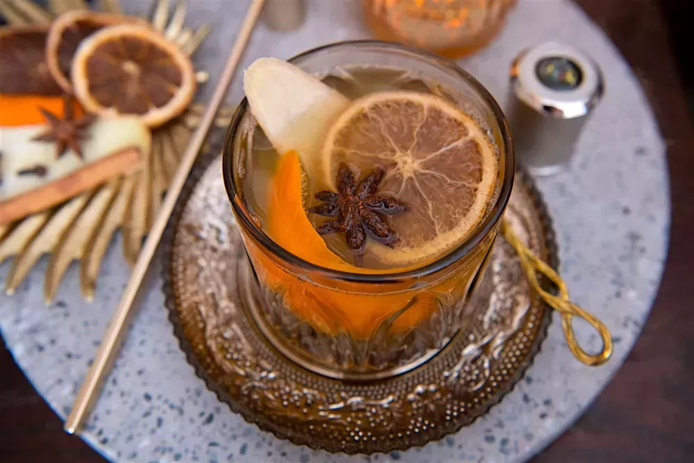 Deliciosos c&oacute;cteles navide&ntilde;os para tomar con los amigos y la familia esta temporada