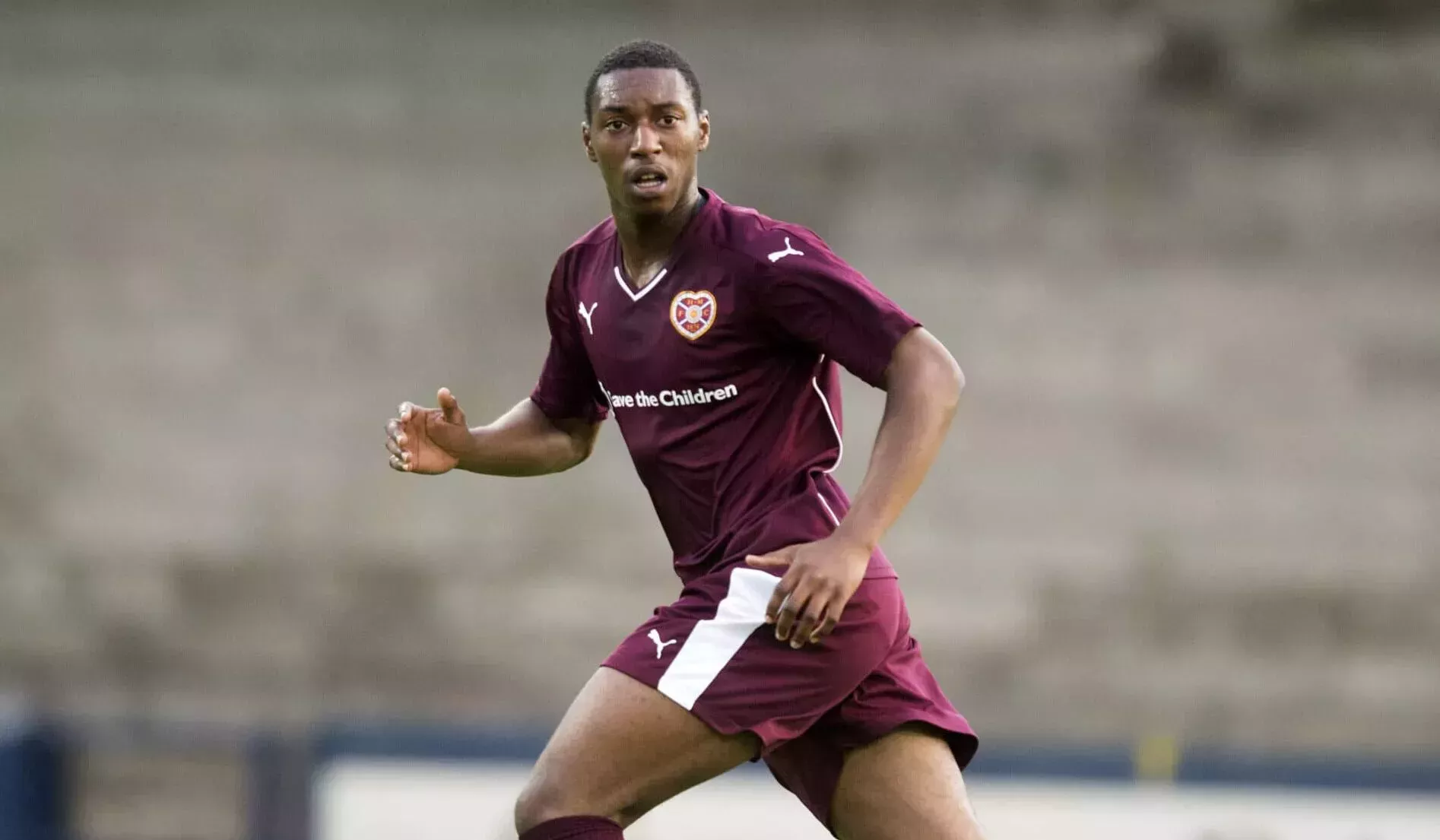 El Arsenal da la bienvenida a un futbolista bisexual que se enfrentó a los abusos de los rivales: