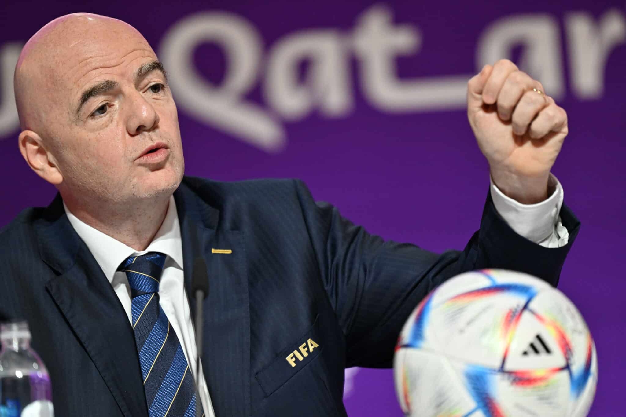 El presidente de la FIFA se burla de la homosexualidad comparándola con ser pelirrojo