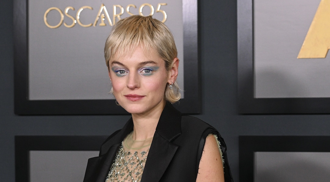 Emma Corrin denuncia los titulares clickbait sobre las personas no binarias