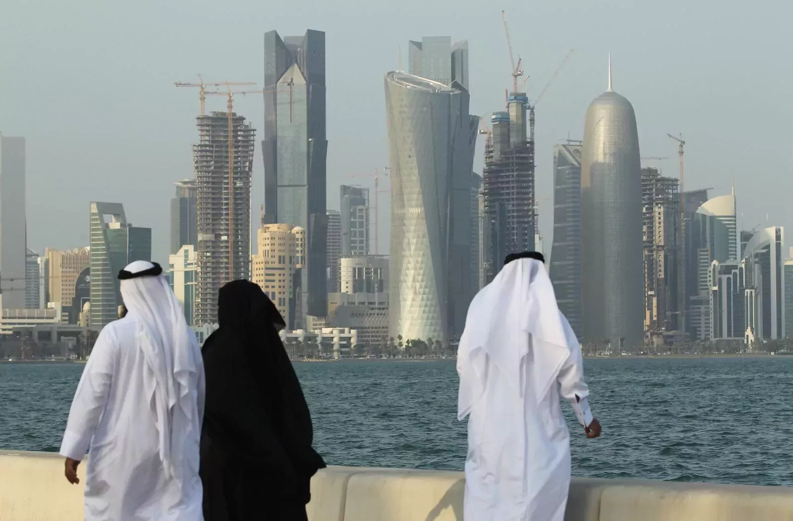 Funcionarios qataríes acusados de violar en grupo a un gay en un hotel antes de deportarlo