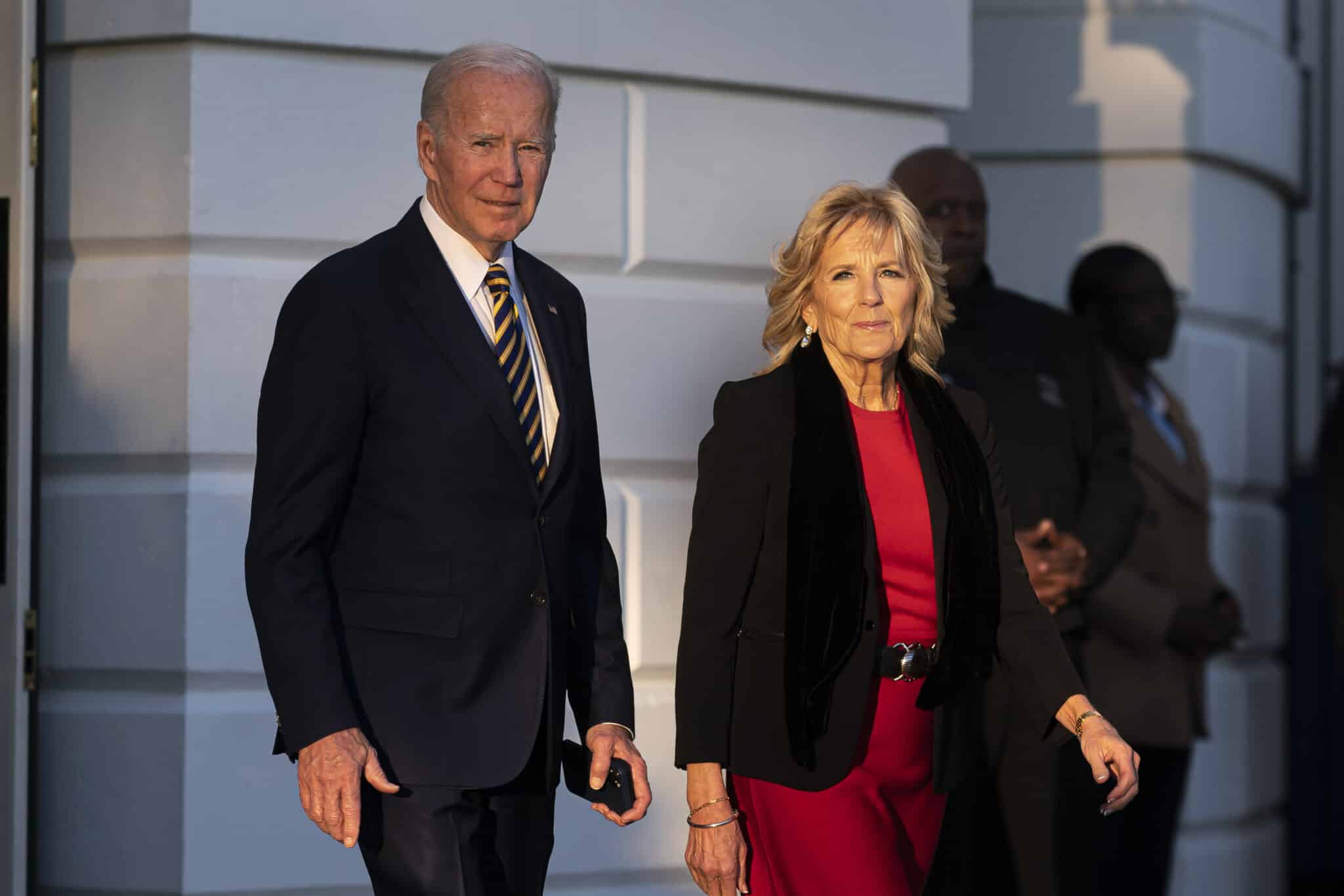 Joe Biden y la primera dama dan el pésame al dueño del Club Q