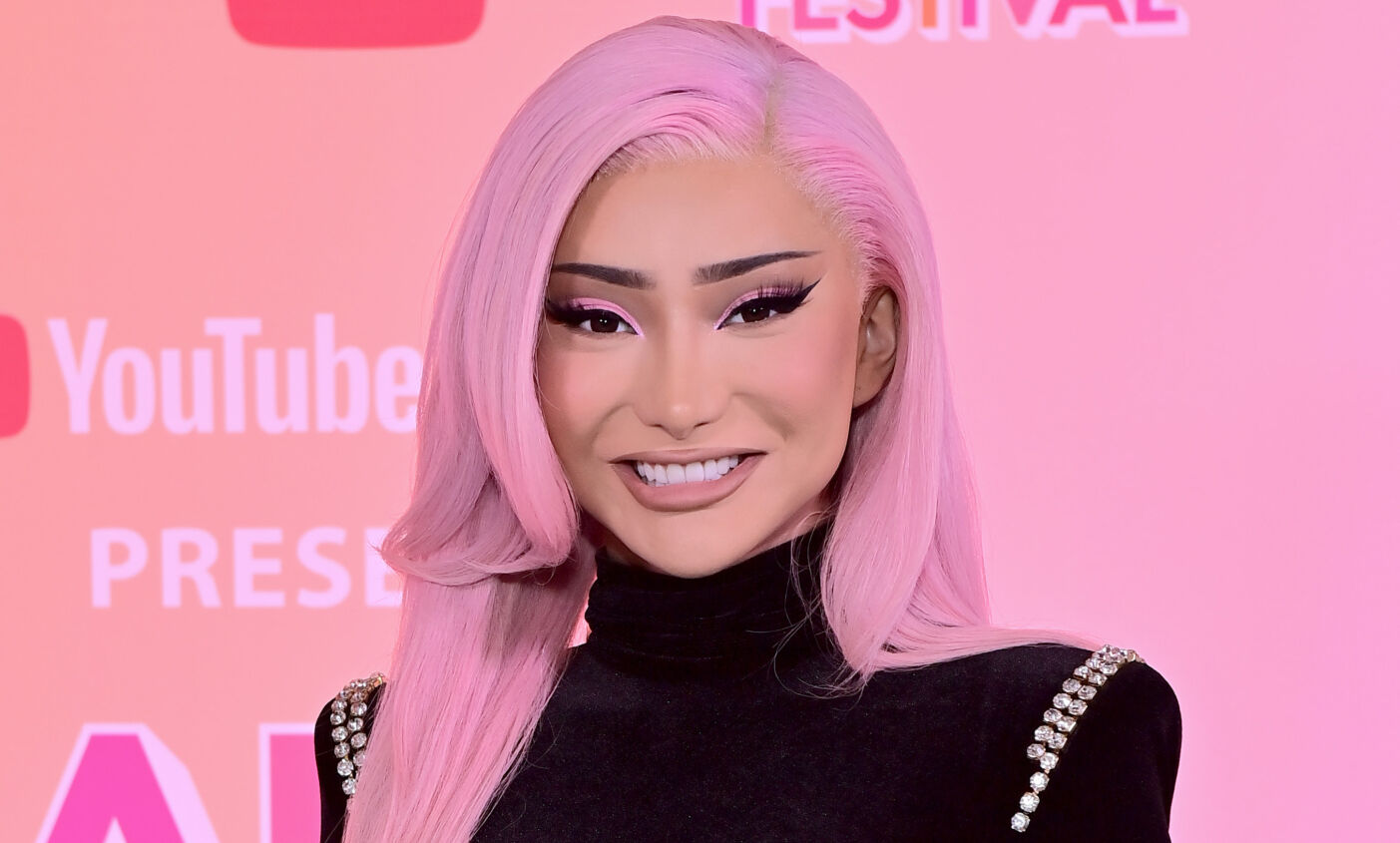 La influencer trans Nikita Dragun encarcelada en una prisión para hombres
