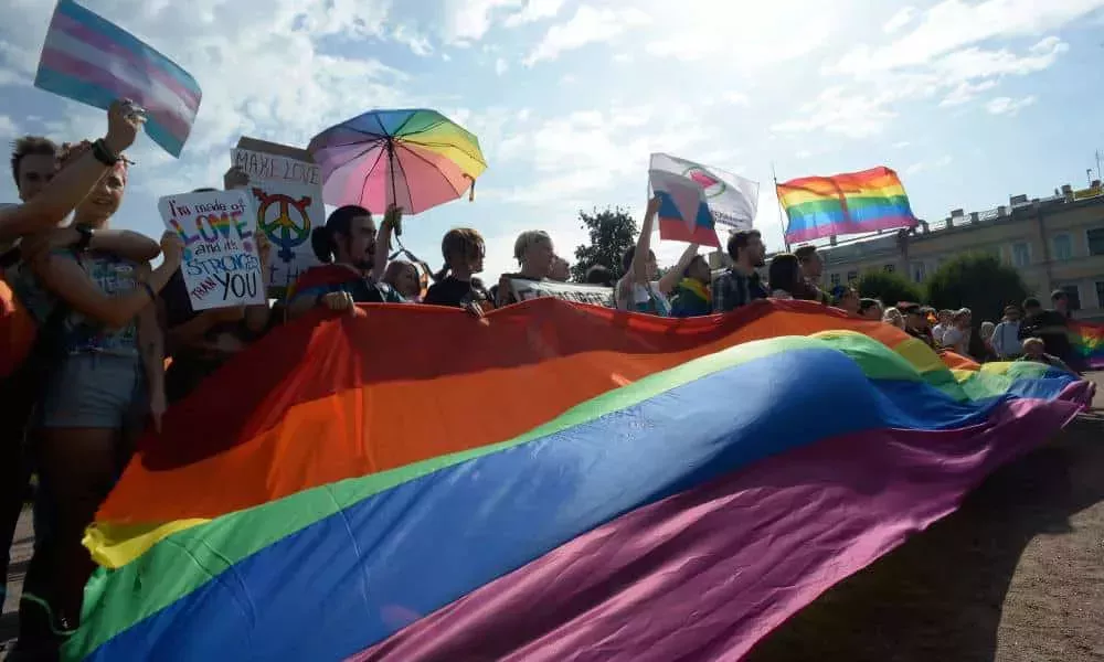 La primera política rusa trans, Yulia Alyoshina, dimite por las viles leyes de 