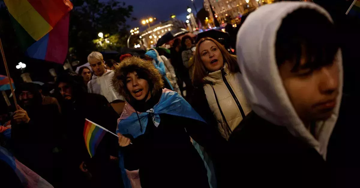 Los activistas temen que el proyecto de ley de transexualidad en España se quede sin tiempo