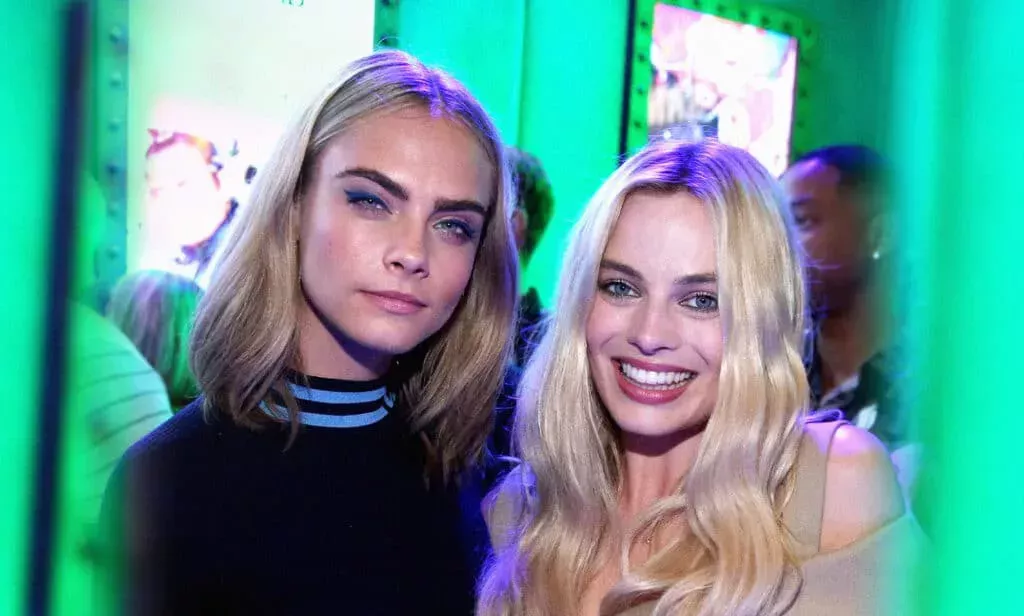 Margot Robbie niega haber 'llorado' frente a la casa de Cara Delevingne: 'Tenía algo en el ojo'
