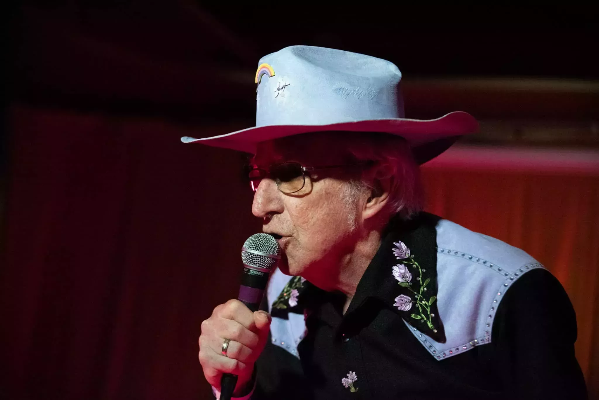 Patrick Haggerty: Muere a los 78 años el cantante pionero que grabó las primeras canciones country gay
