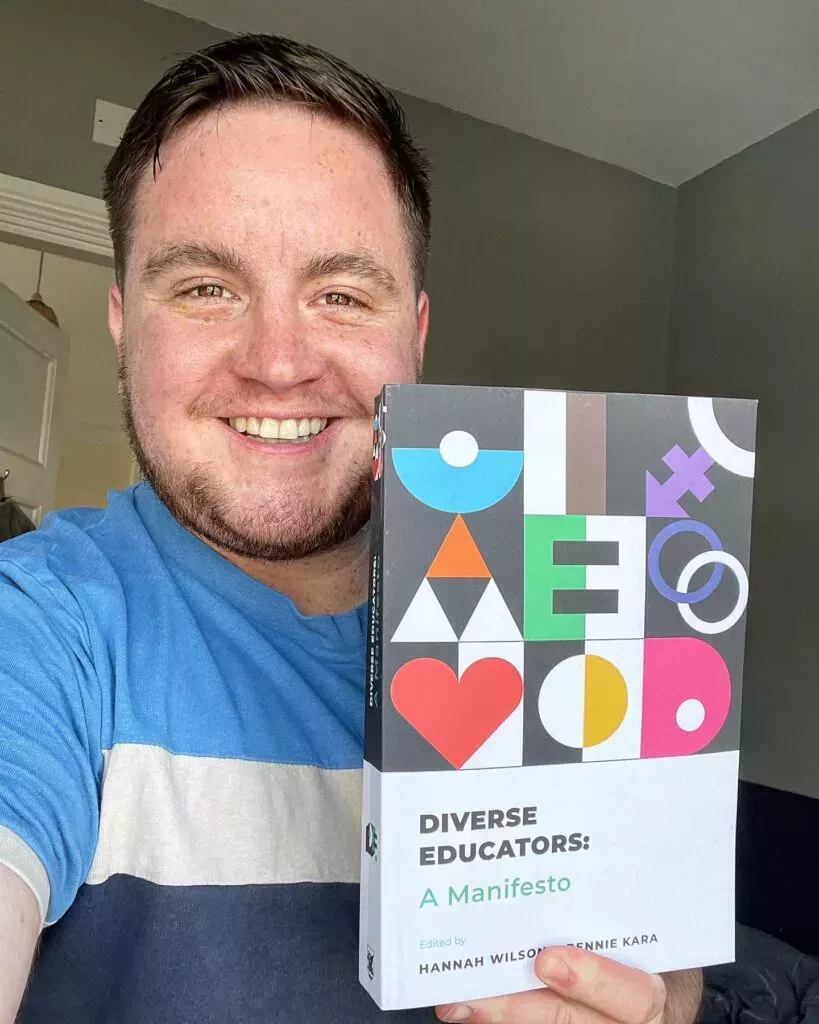 Un profesor transcat&oacute;lico explica por qu&eacute; es tan importante contar con personas LGBTQ+ en las escuelas