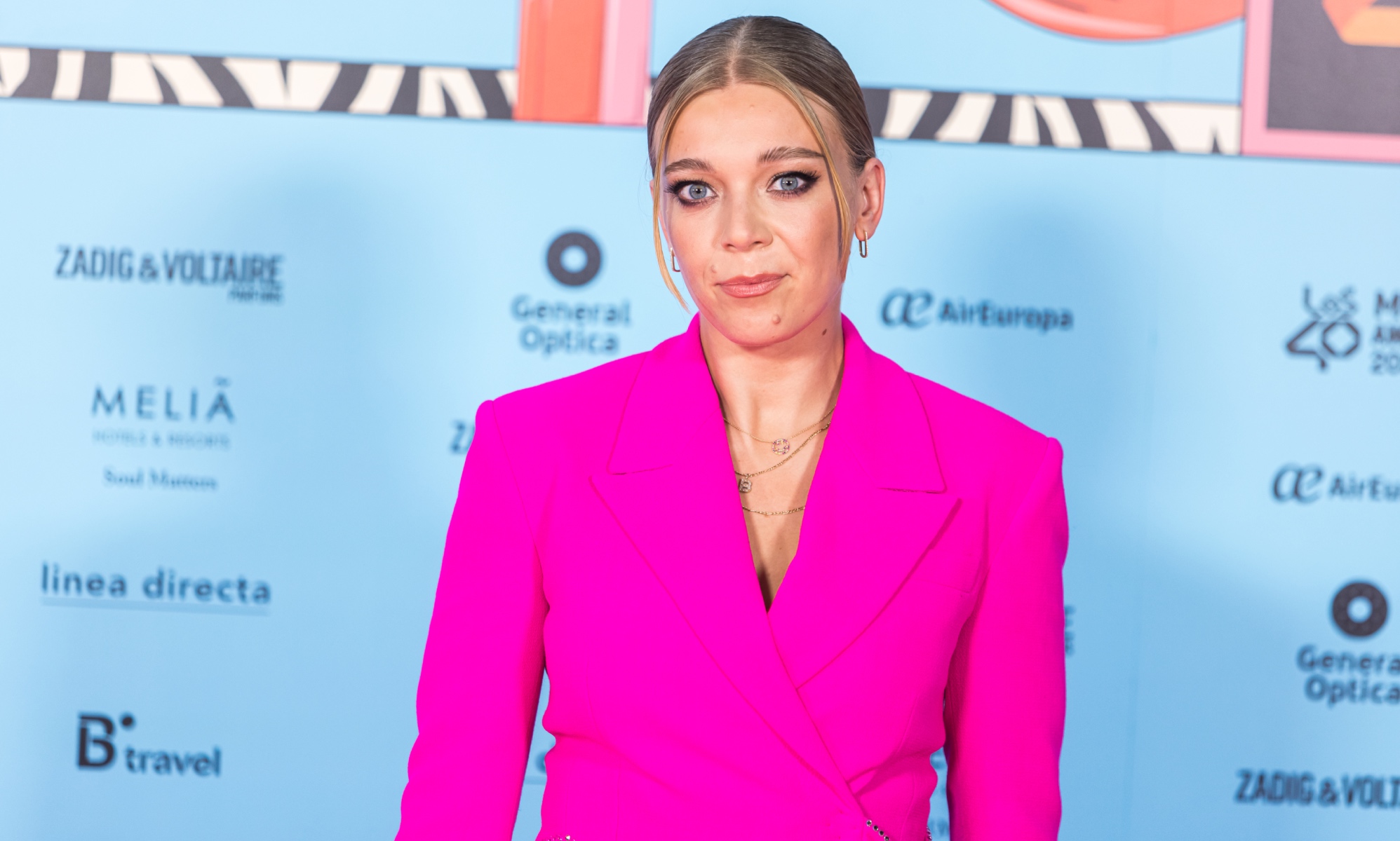 Becky Hill se sincera sobre su salida del armario y la aceptación de su homosexualidad