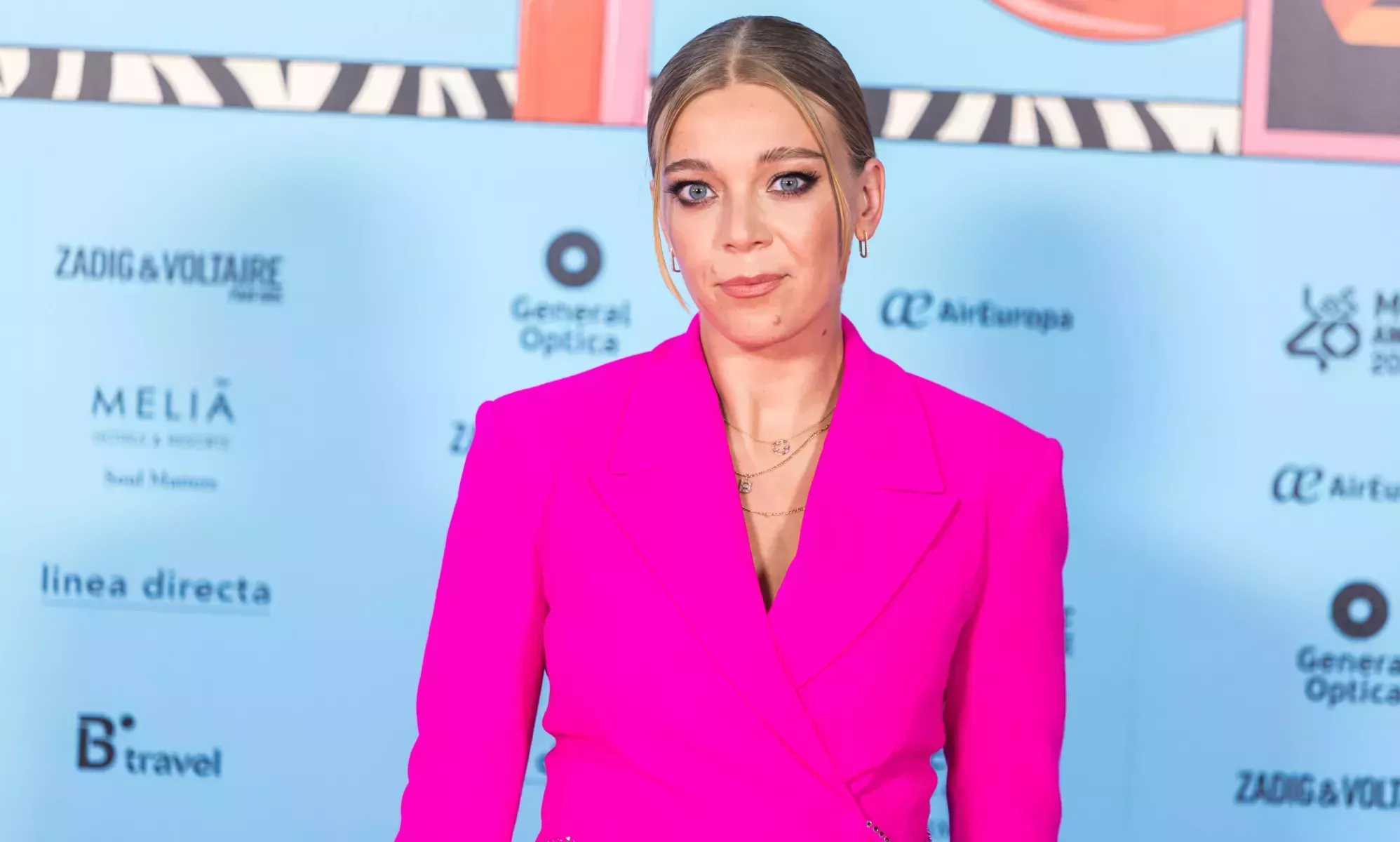 Becky Hill se sincera sobre su salida del armario y la aceptación de su homosexualidad: