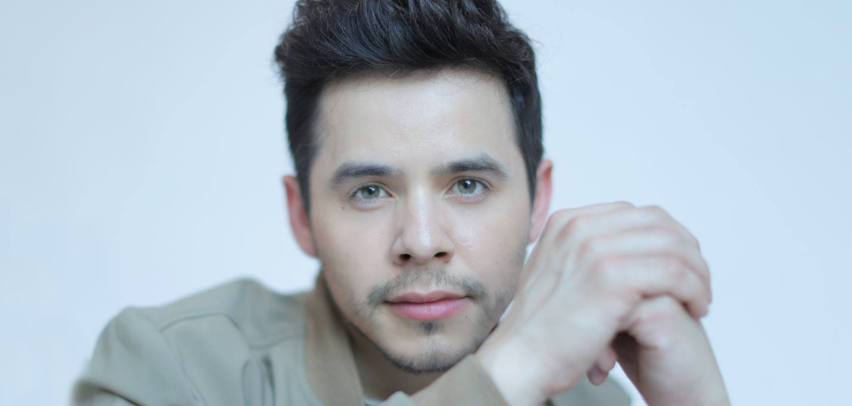 El cantante de American Idol David Archuleta es el protagonista de la música navideña