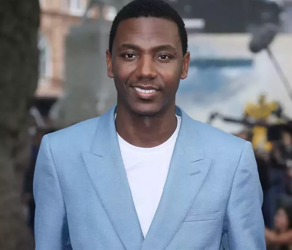 El cómico gay Jerrod Carmichael será el presentador de los Globos de Oro 2023 -