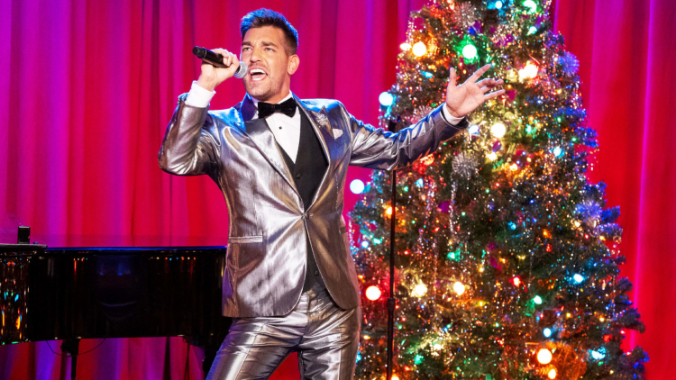 El especial de Navidad de Matt Rogers en Showtime es nuestra nueva obsesión de diciembre
