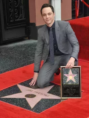 JIM PARSONS bajo una nueva luz