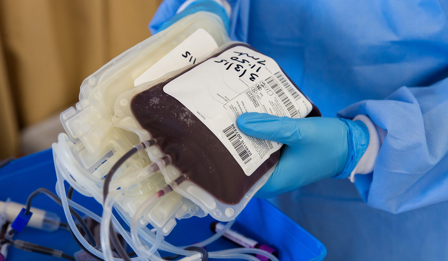 Los hombres queer siguen sin poder donar sangre en Estados Unidos