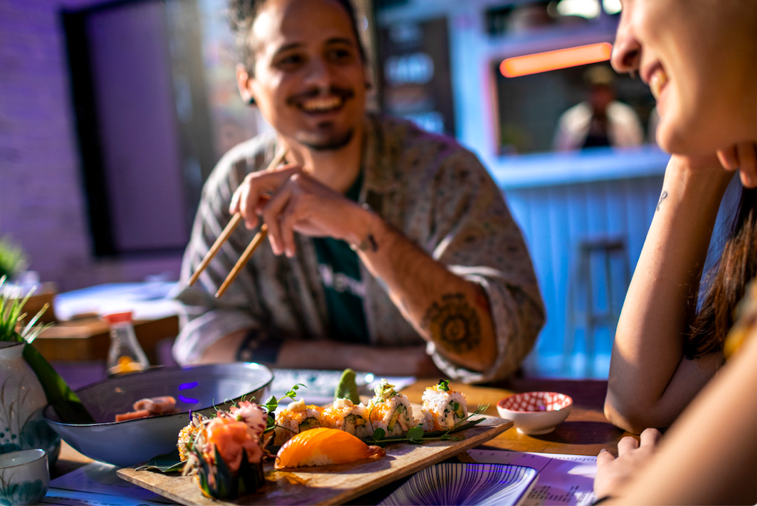La inesperada lección sobre la amistad transgénero que aprendí en un bar de sushi