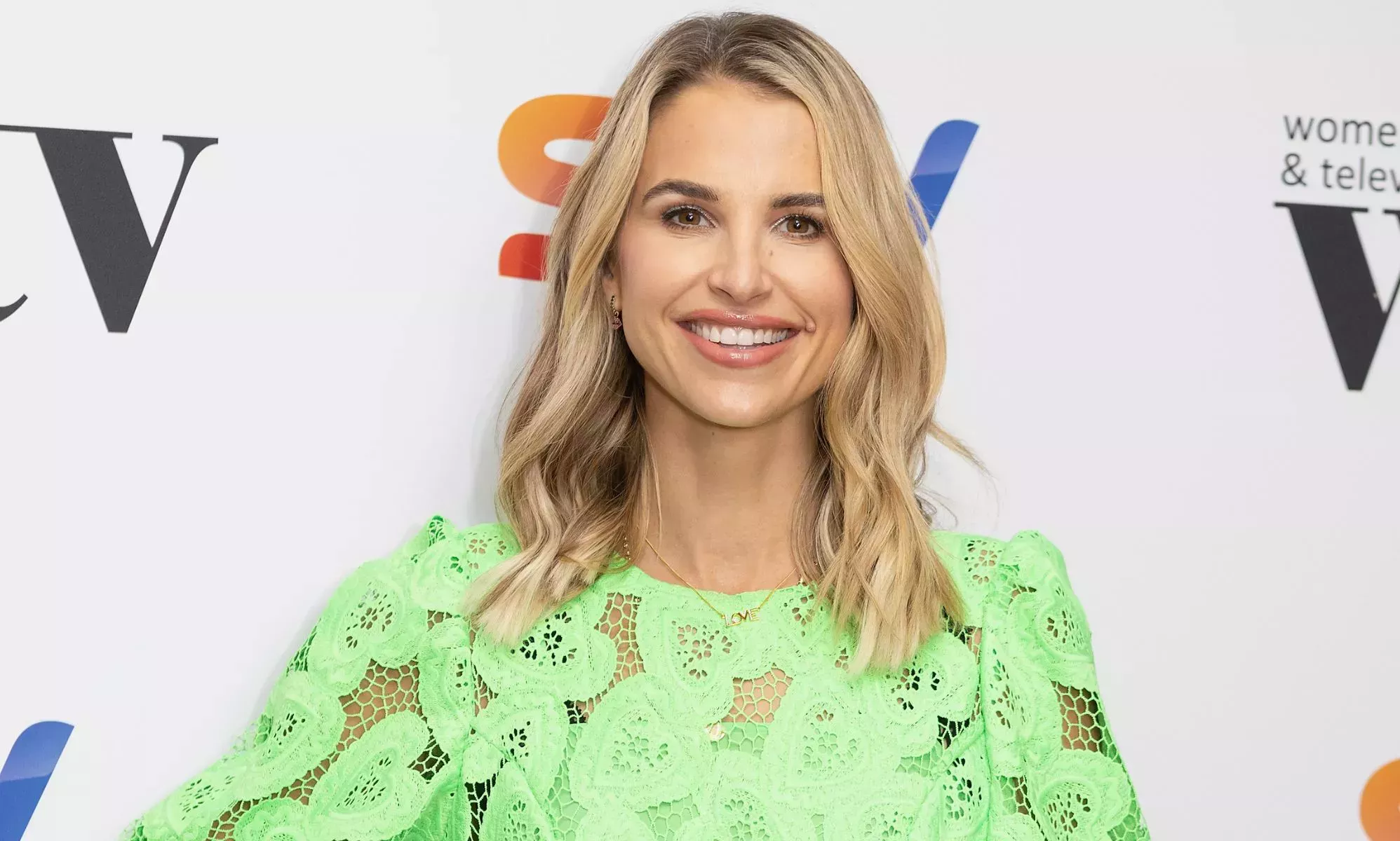 La modelo Vogue Williams rechaza la invitación al Mundial de Qatar por ser gay su hermana: