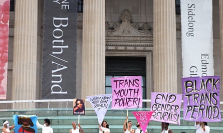 La mitad de los jóvenes trans y no binarios de EEUU tienen problemas de salud mental