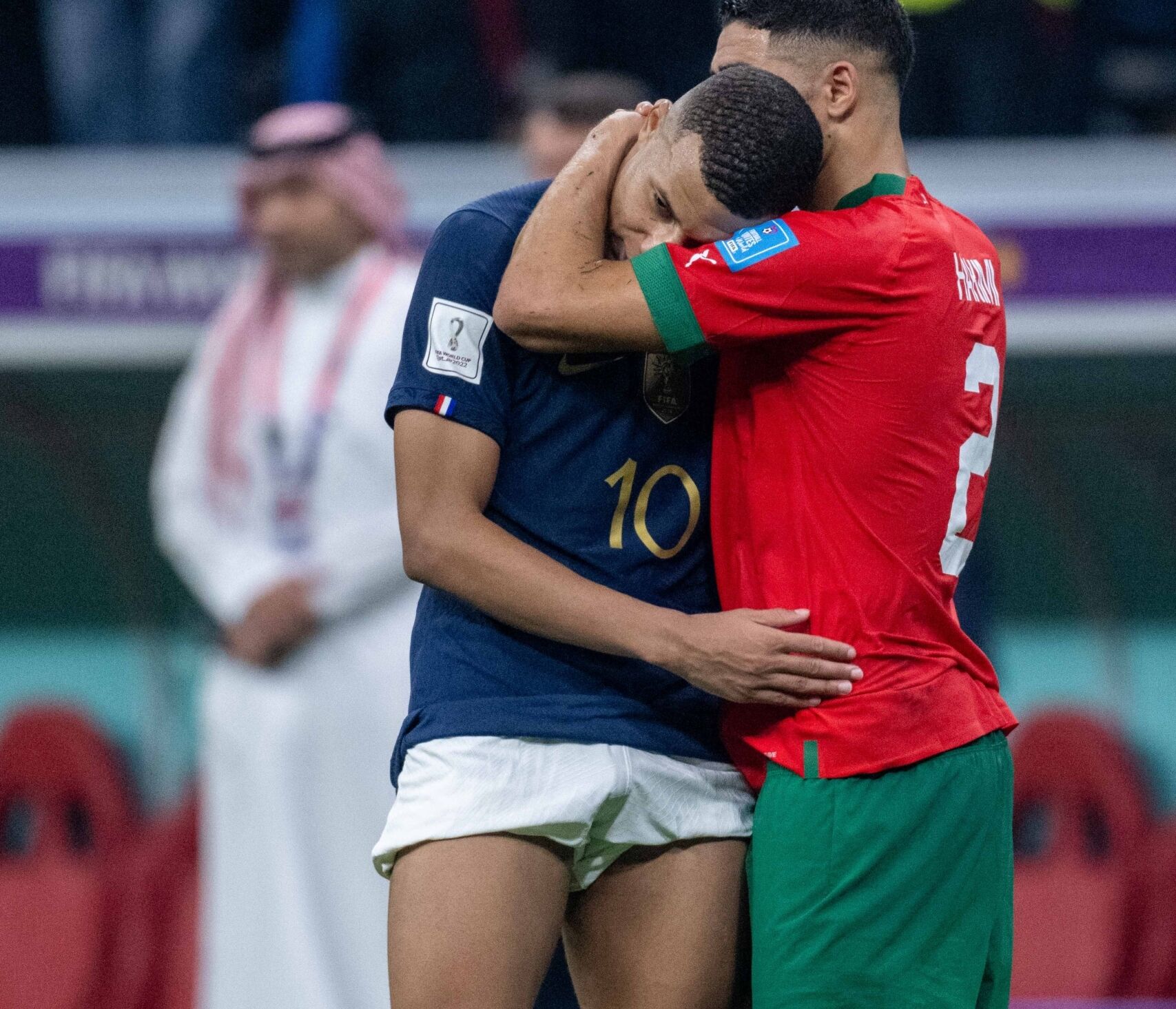 La foto de dos estrellas del fútbol abrazándose en el Mundial se hace viral