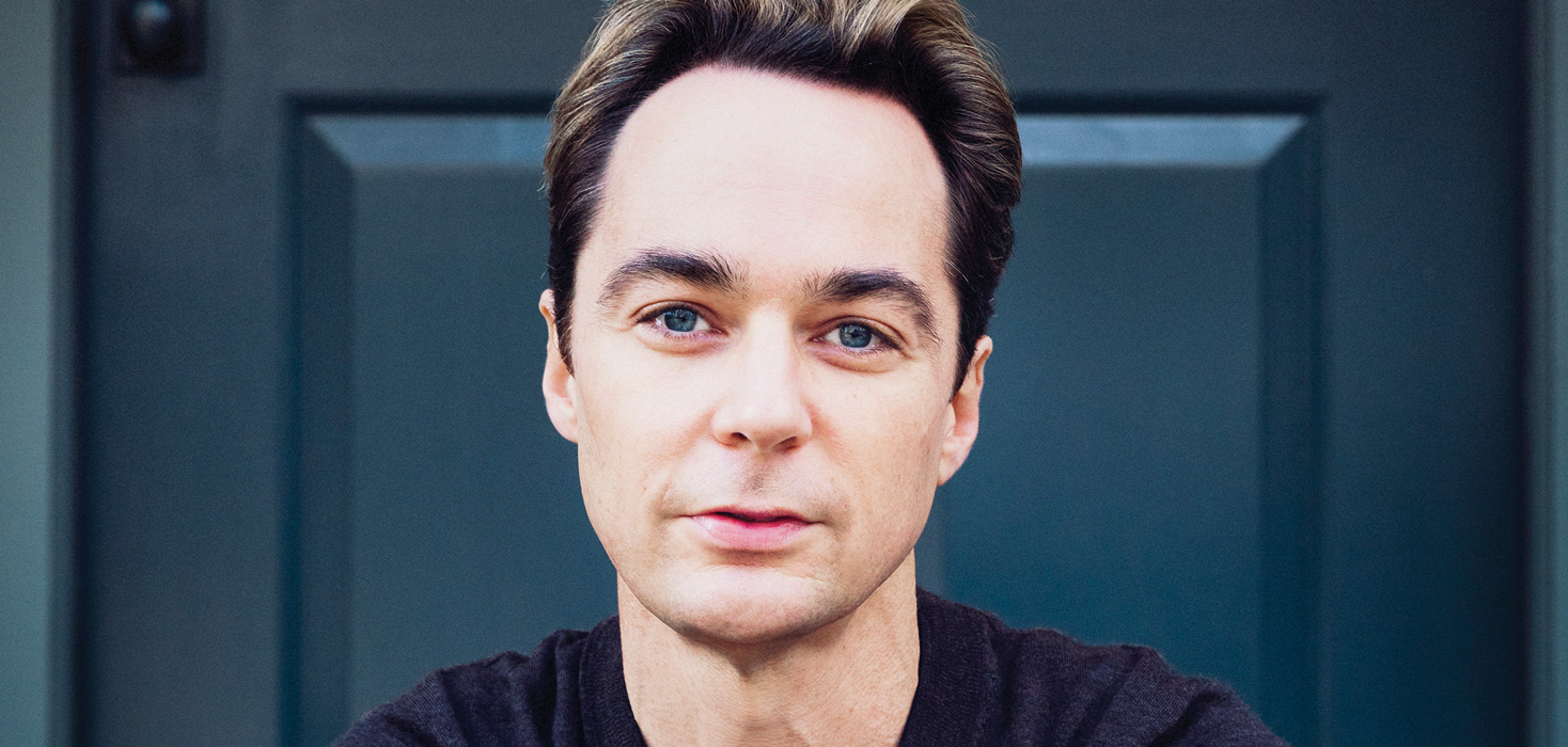 La nueva película de Jim Parsons es una adaptación literaria de una autobiografía