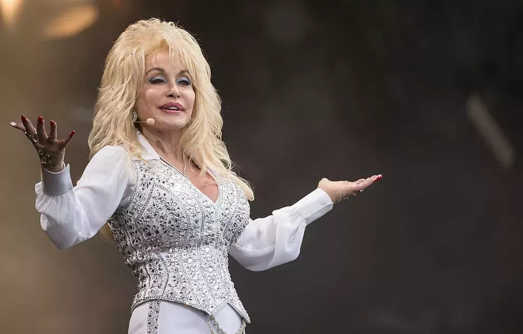 5 veces en las que Dolly Parton demostró que es un auténtico ángel en la tierra