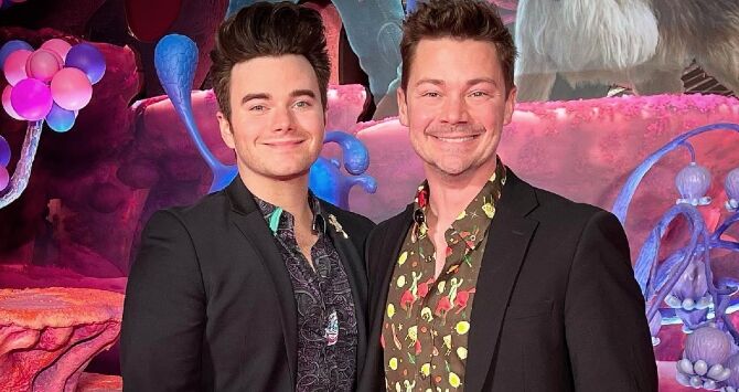 El escritor Chris Colfer celebra 10 años con su pareja Will Sherrod