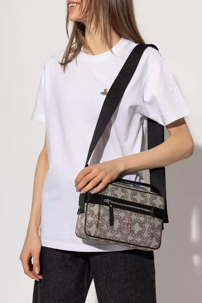 Demos la bienvenida de nuevo a los bolsos crossbody: he aquí por qué.