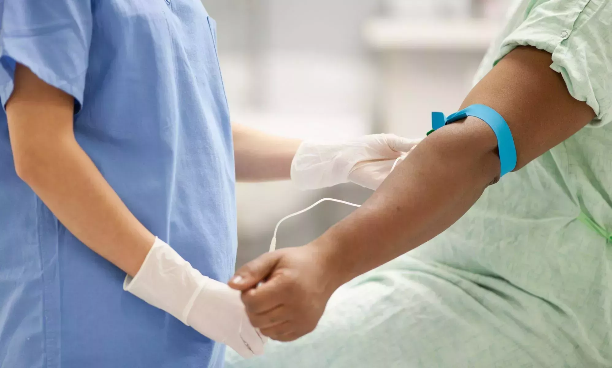 EE.UU. levanta finalmente la prohibición de donar sangre para homosexuales en favor de restricciones universales