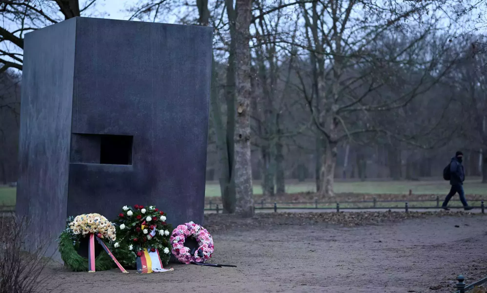 El Parlamento alemán rinde homenaje a las víctimas del Holocausto LGBTQ+ en una conmemoración histórica