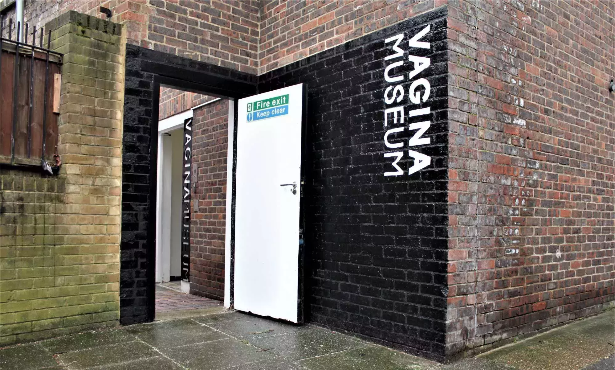 El único Museo de la Vagina del mundo cerrará tras ser expulsado de nuevo de sus instalaciones 