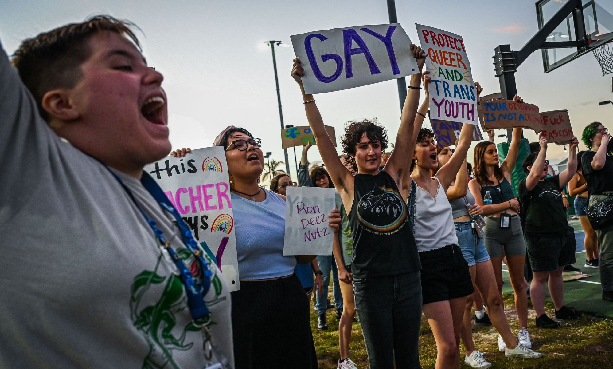 Una obra de teatro de estudiantes en Florida es cancelada por la ley "No digas gay"
