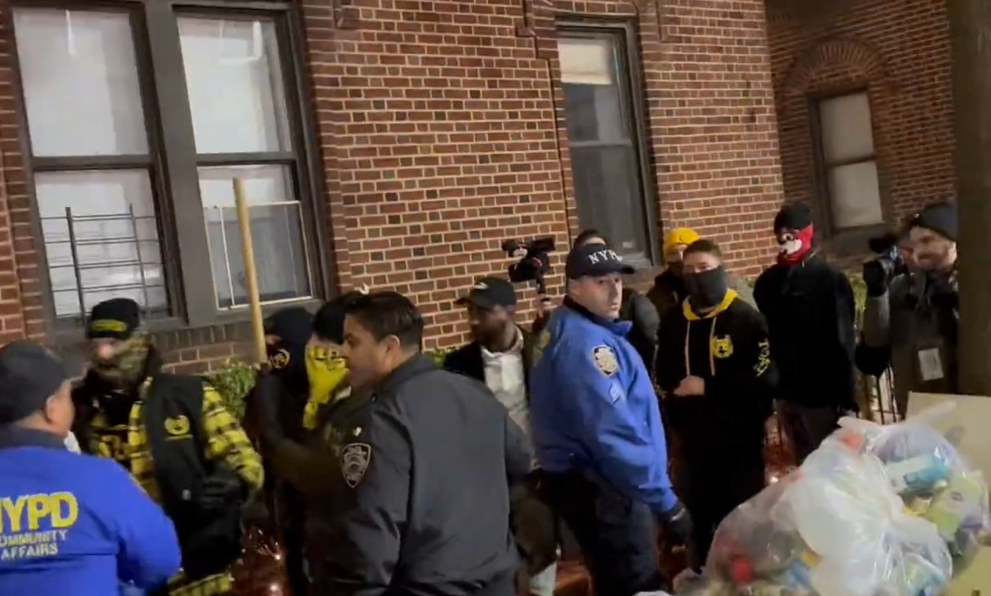 La policía de Nueva York protege a los Proud Boys y el colectivo LGTB+ está furioso