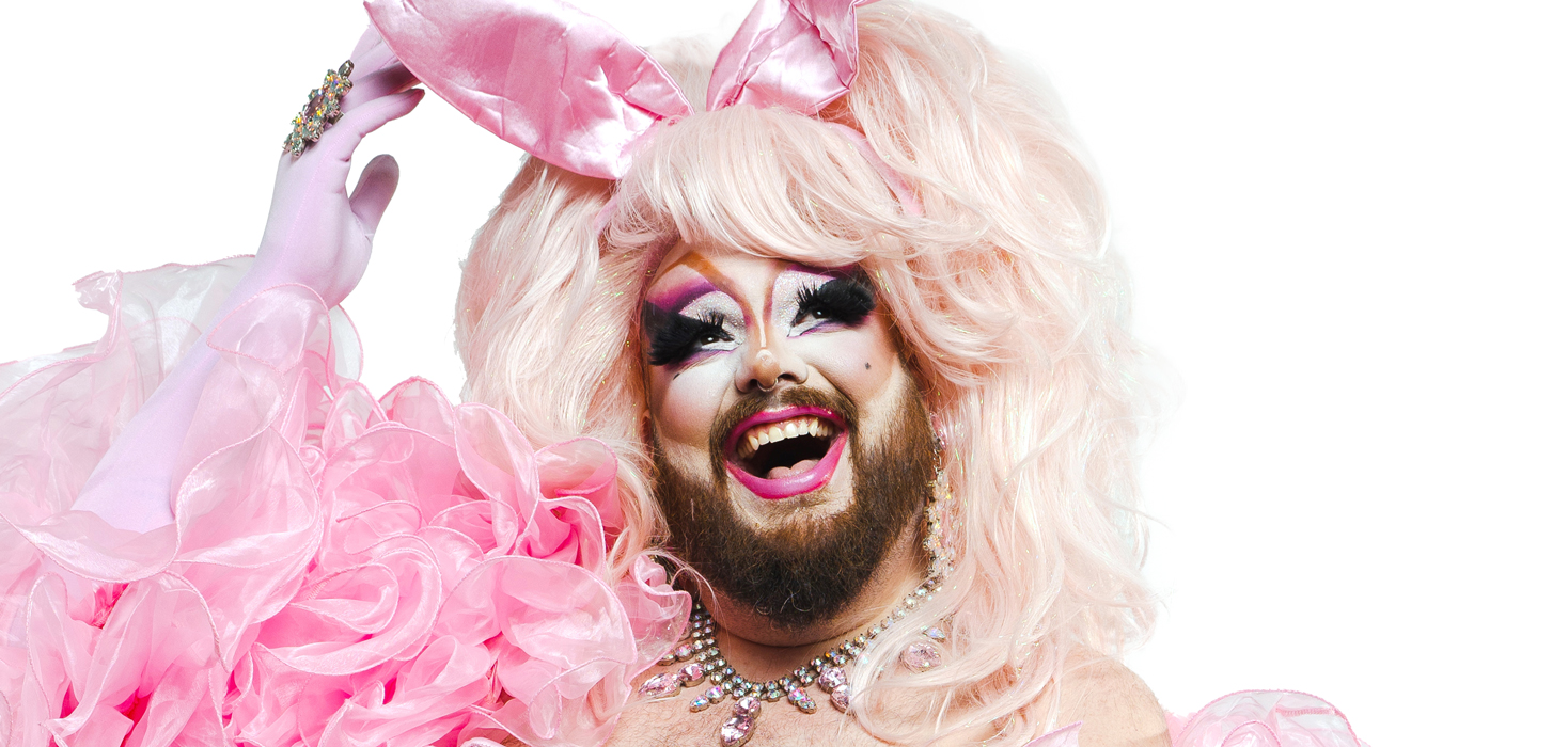 El glamour, gracia y un rostro barbudo del drag con Ms. Mykie