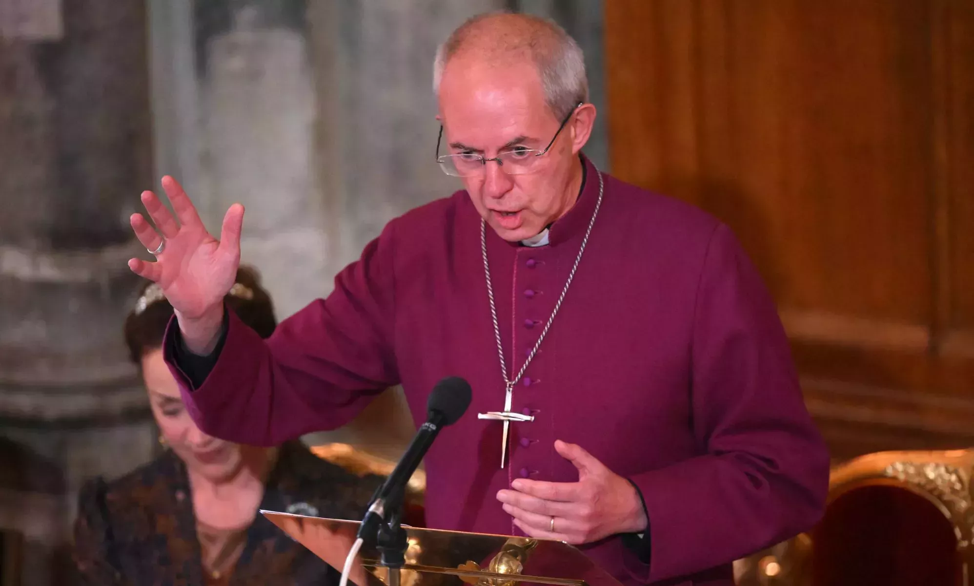 La Iglesia de Inglaterra se disculpa por el trato a las personas LGBTQ+: 