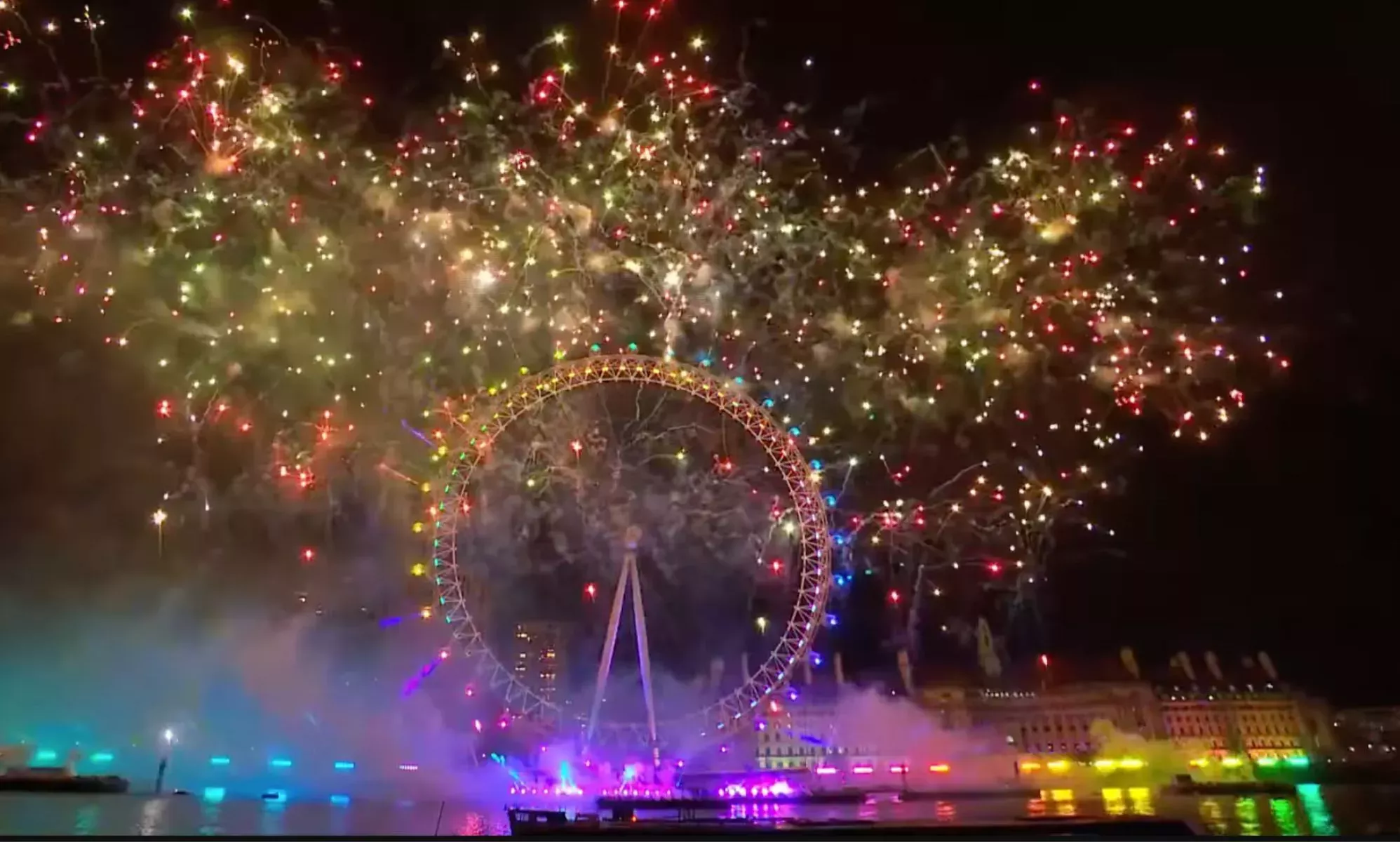 Los fuegos artificiales de Nochevieja en Londres, elogiados por su bello mensaje del Orgullo: 