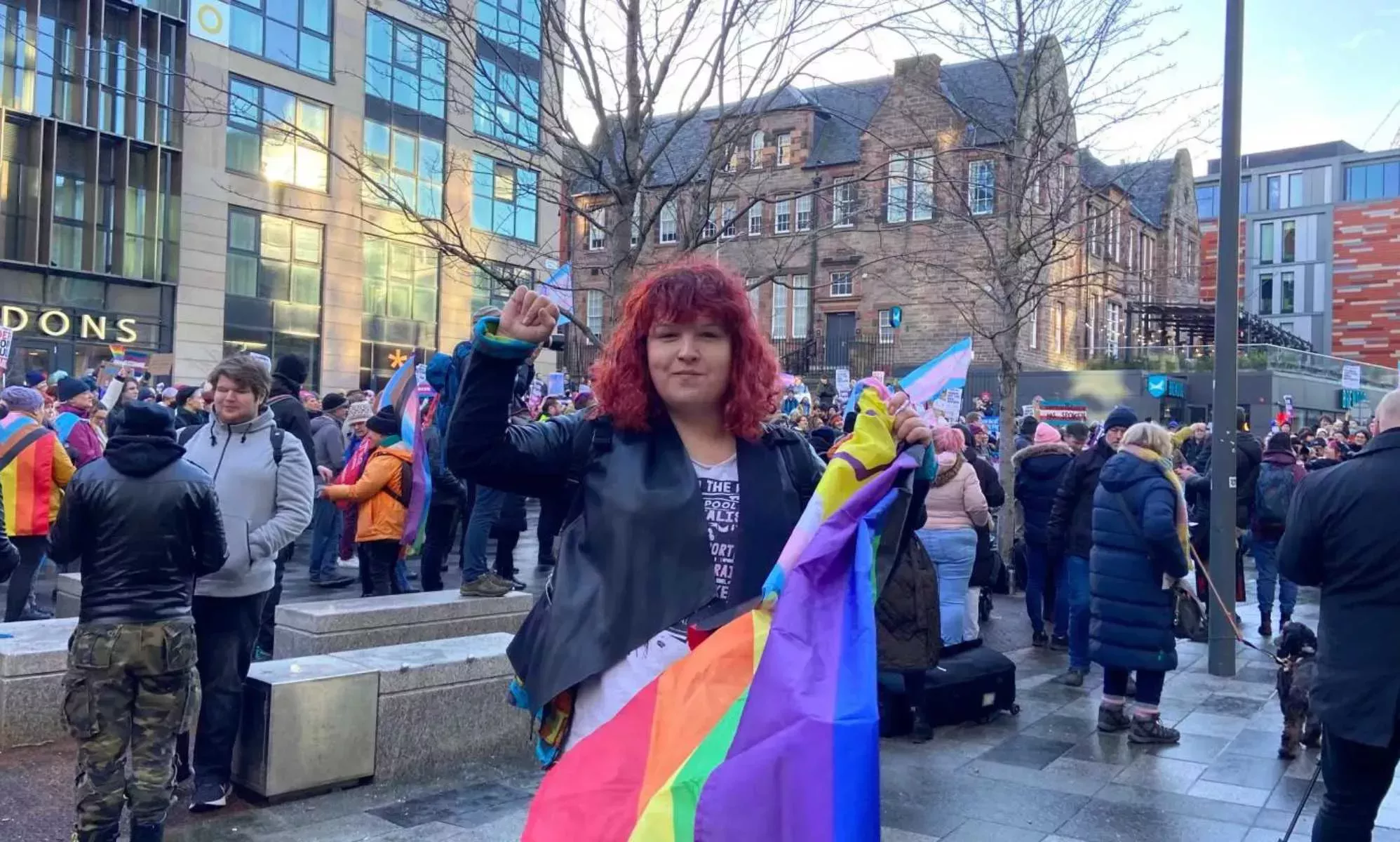 Los manifestantes escoceses salen a la calle furiosos por el bloqueo de la ley de género tory: 