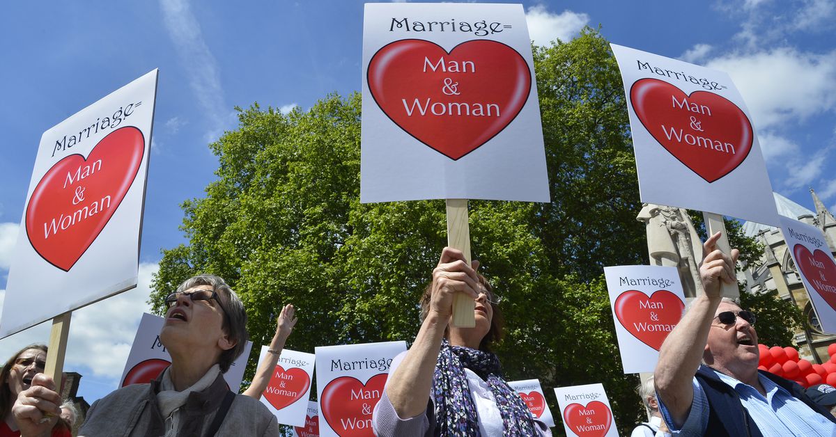 Los obispos de la Iglesia de Inglaterra se niegan a permitir los matrimonios homosexuales