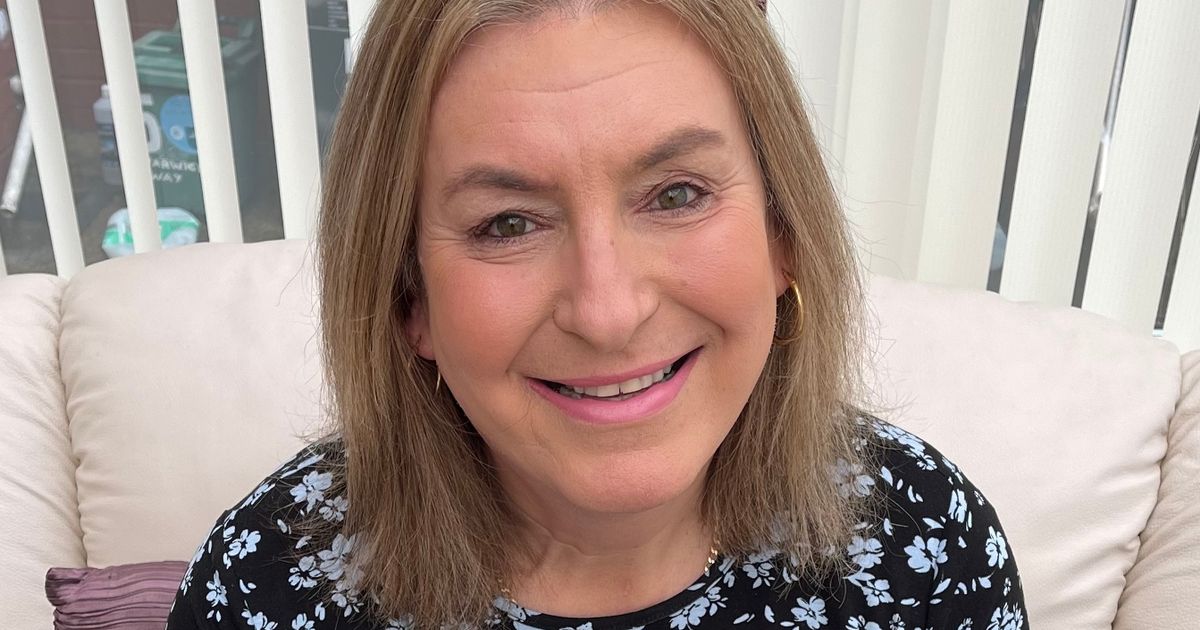 Una mujer trans de 57 años cuenta como es vivir una mentira después de 30 años casada con su esposa