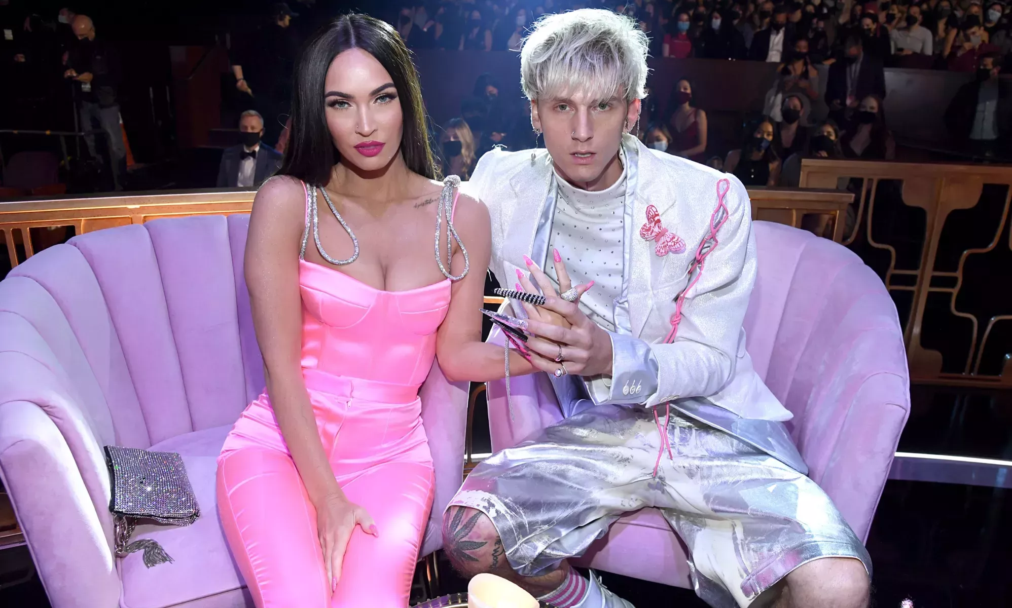 Megan Fox anuncia que 'busca novia' y su prometido Machine Gun Kelly opina lo mismo