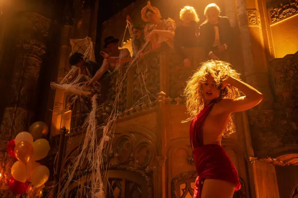 Margot Robbie plays Nellie LaRoy in Babylon in a reed dress while dancing. (Paramount Pictures)