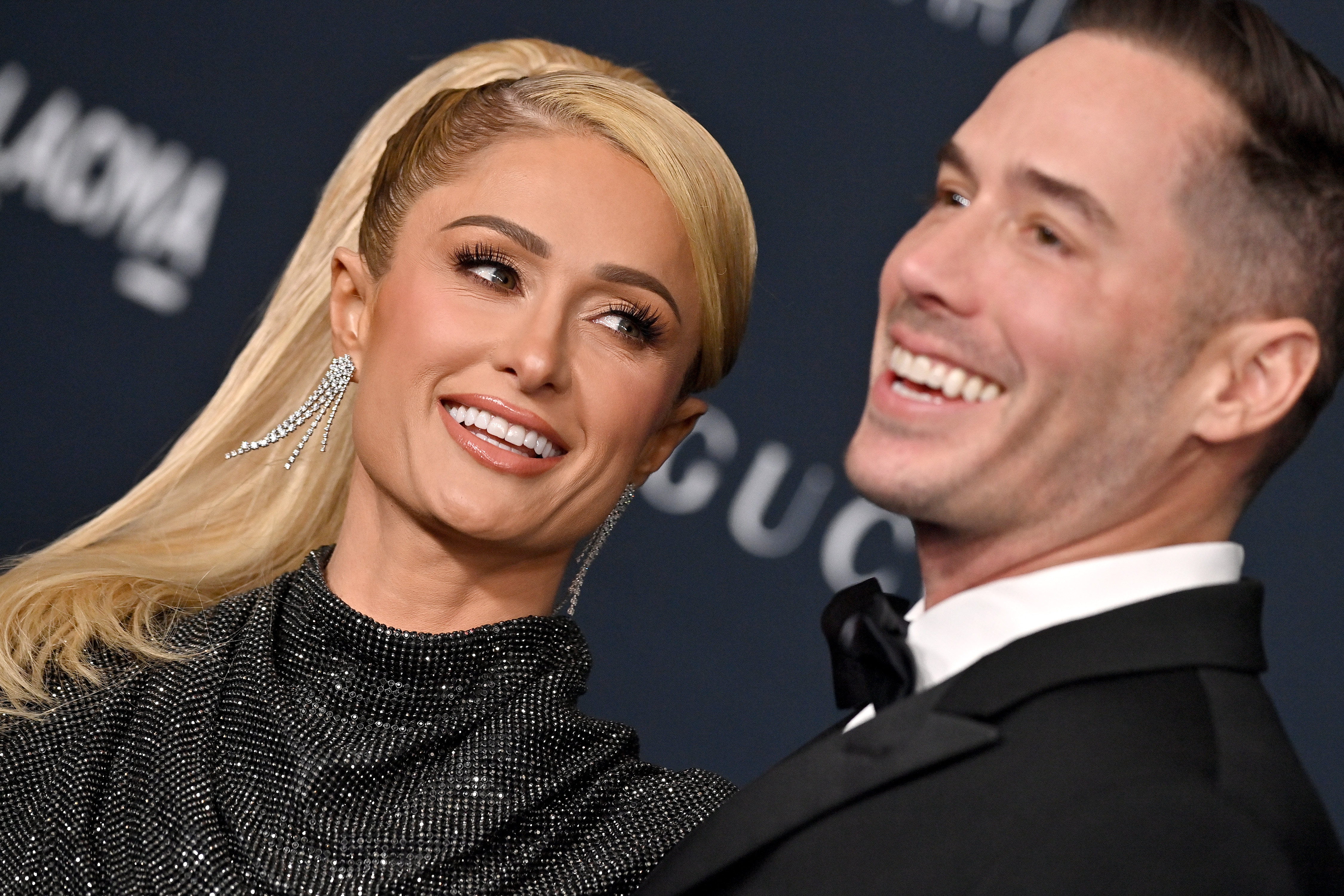 Paris Hilton da la bienvenida a su primer bebé