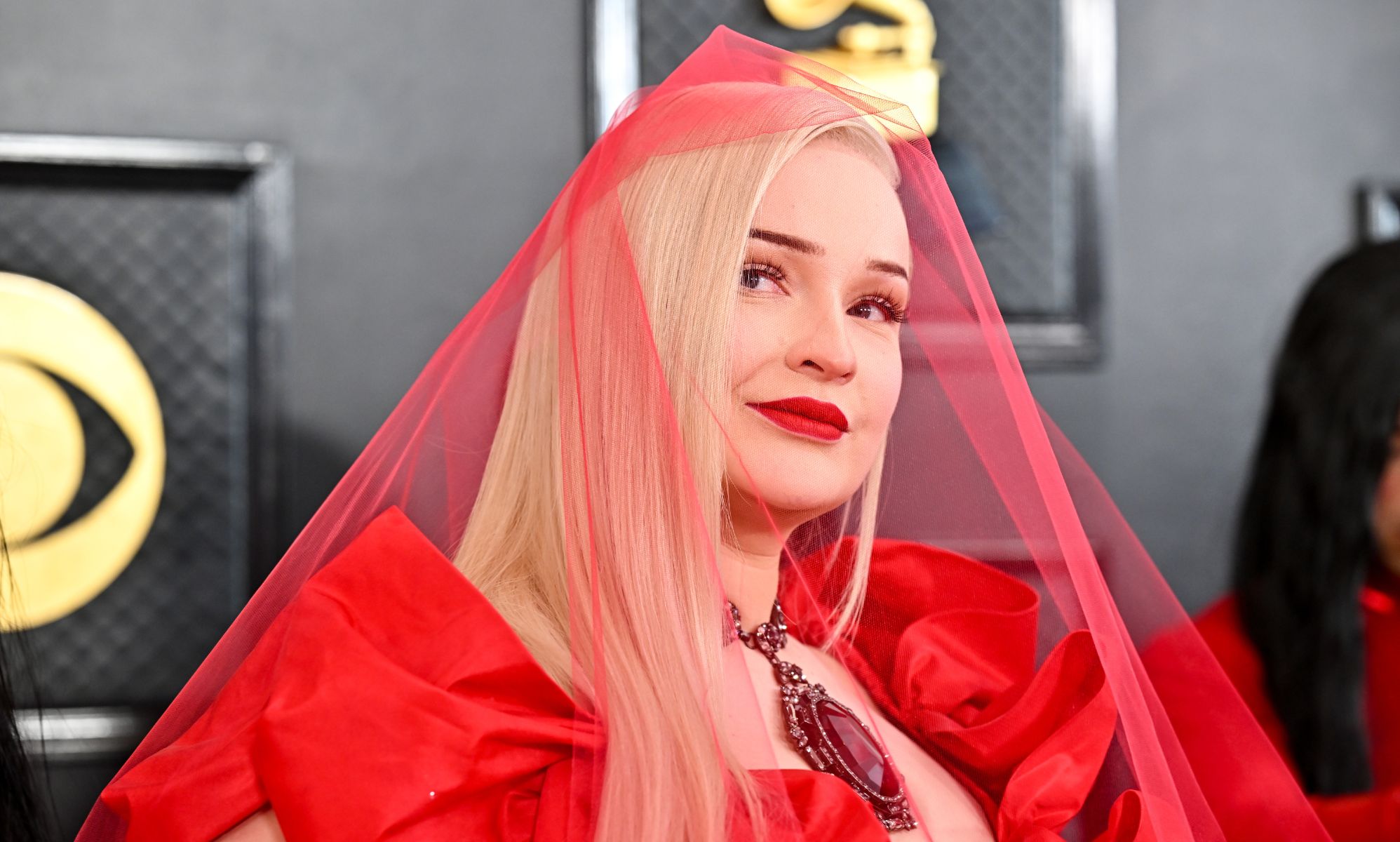 Kim Petras sufrió el acoso de los productores musicales por ser trans durante