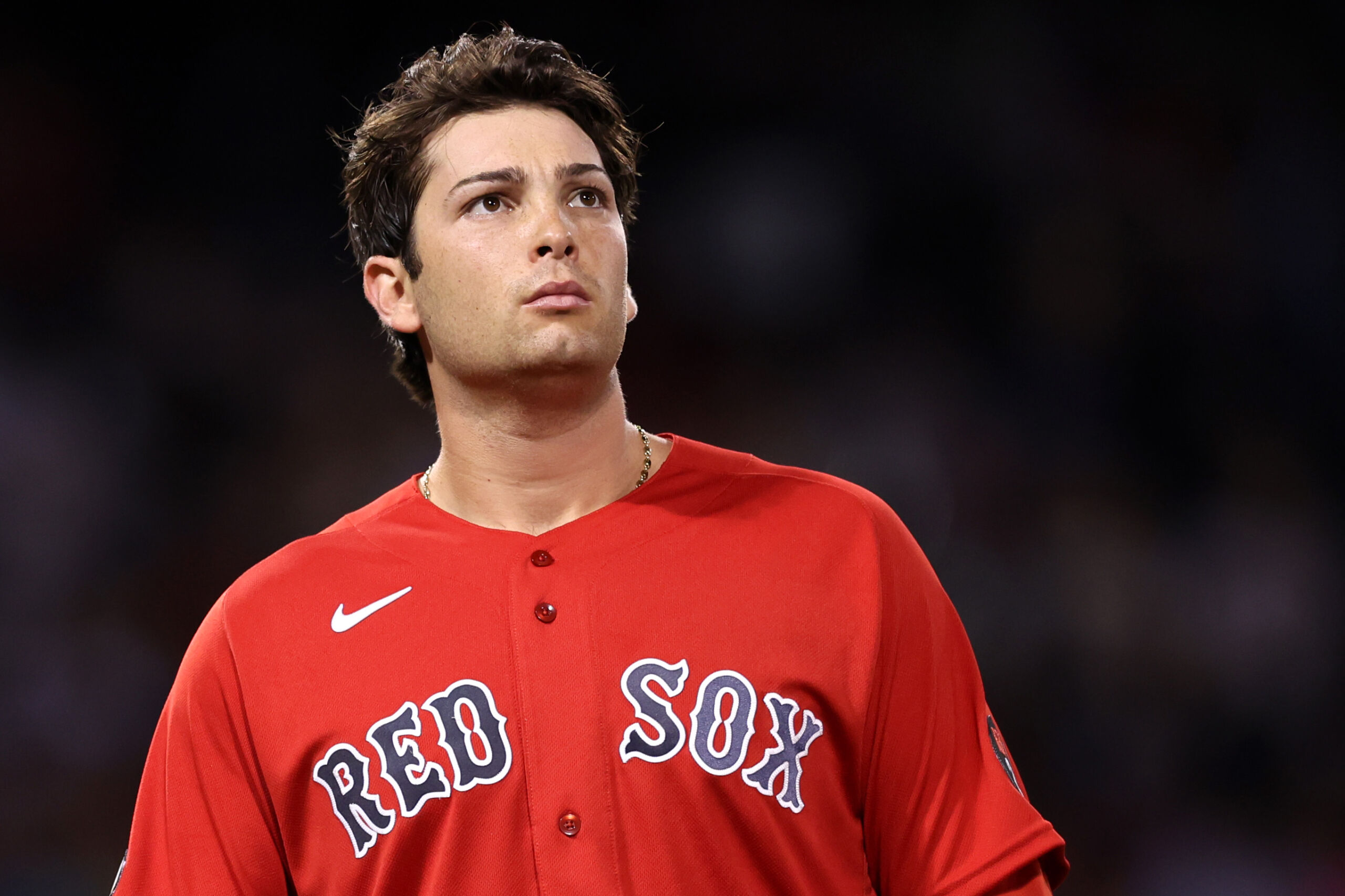 El jugador Triston Casas es criticado por llevar las uñas pintadas