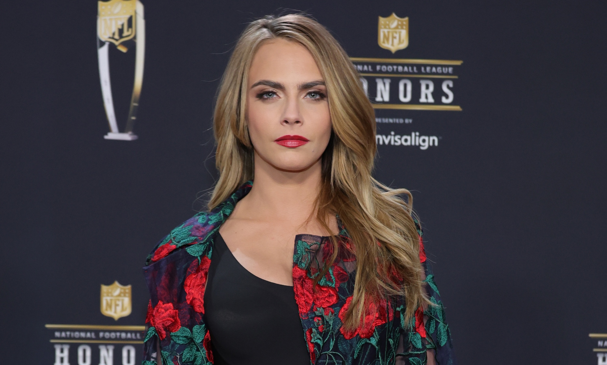 Cara Delevinge dice que su vida siempre ha tenido un "estilo heterosexual"