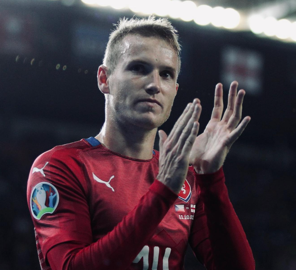 El futbolista profesional Jakub Jankto sale del armario como gay